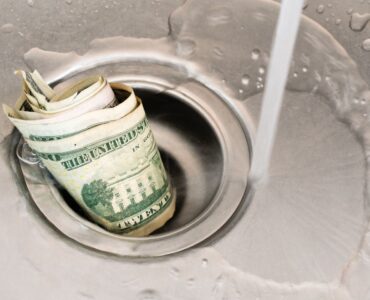 10 Bad Money Habits to Ditch Before 2024